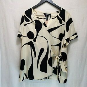NWT BloomChic Black & White Abstract Print Blouse Size 14-16 Side Tie Tunic